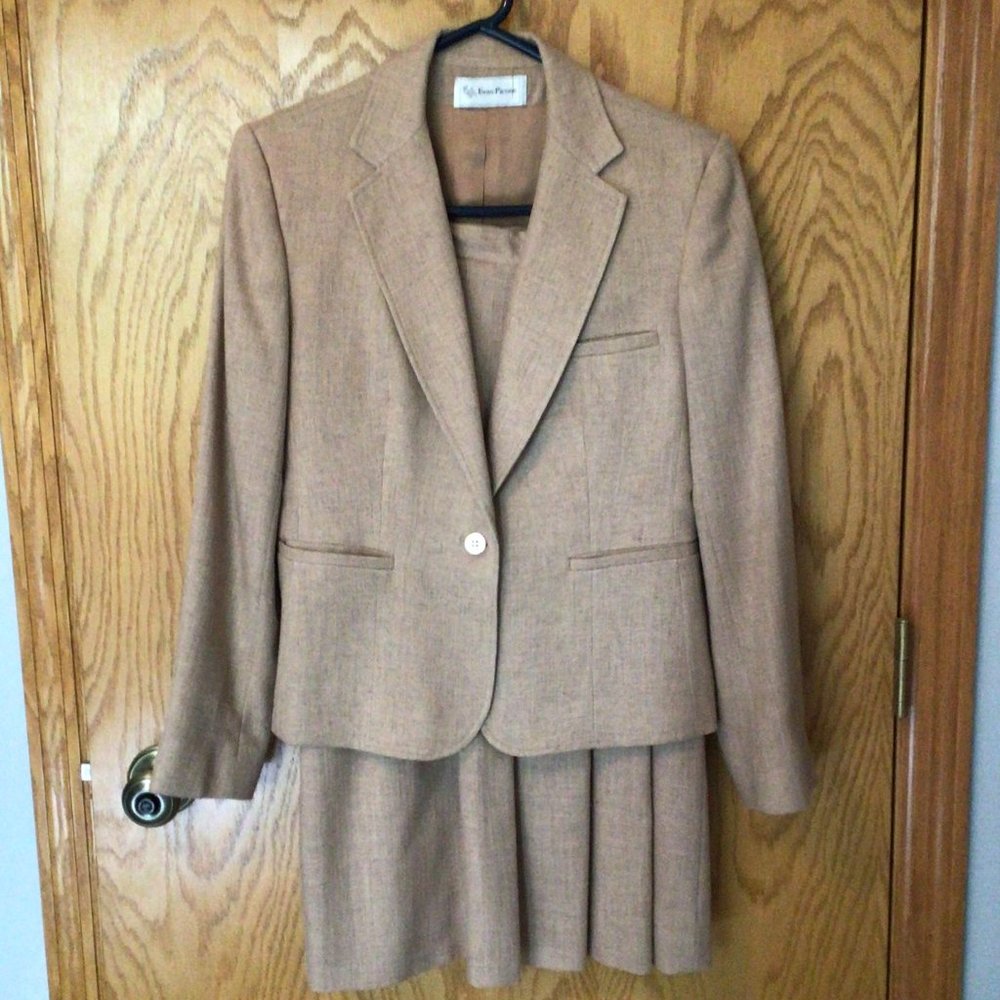 Evan Picone - Vintage tan skirt & jacket suit